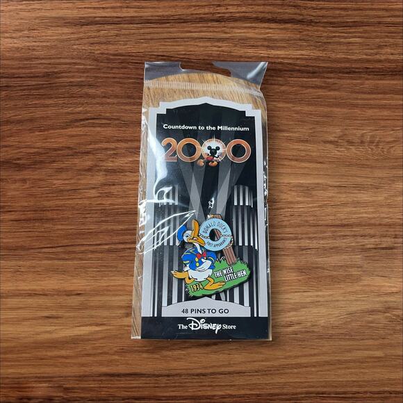 Vintage Donald Duck Lot – 3 Magnets & 1 Disney Pin 2000 Millennium Disneyana - Picture 3 of 13